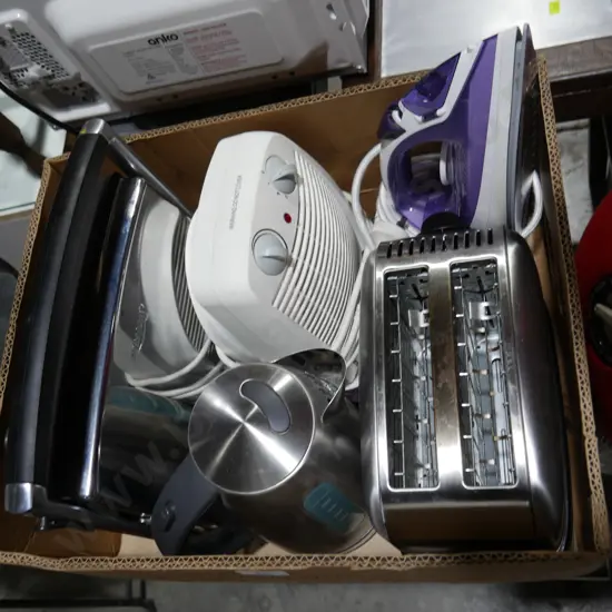 Assorted kitchen appliances
