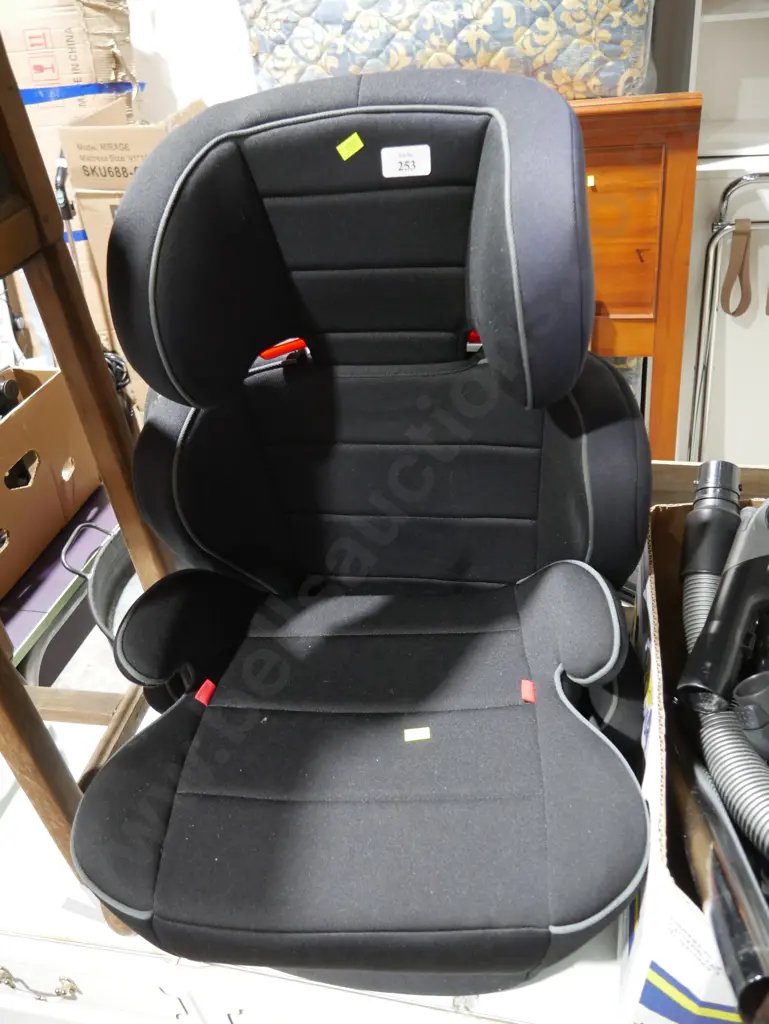 Two children's booster seats Image 1++