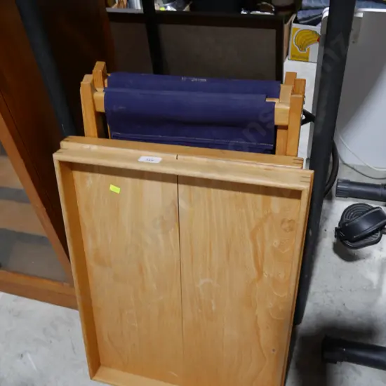 2 butler's trays