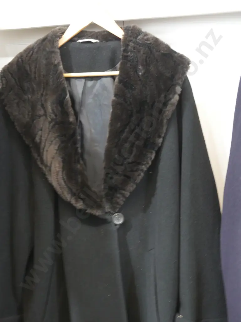 Ladies coat Image 1++