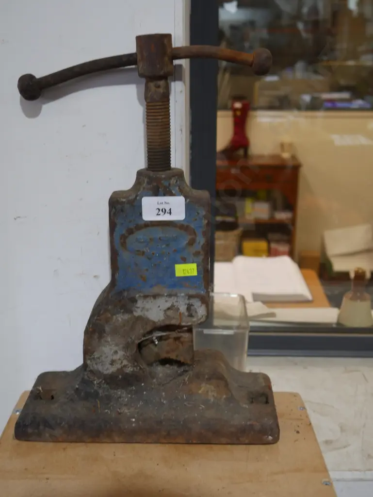 Pipe vice Image 1++