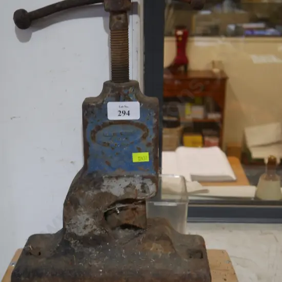Pipe vice
