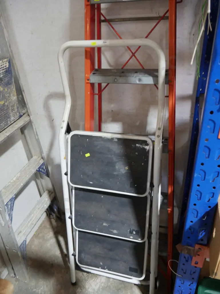 Step ladder Image 1++
