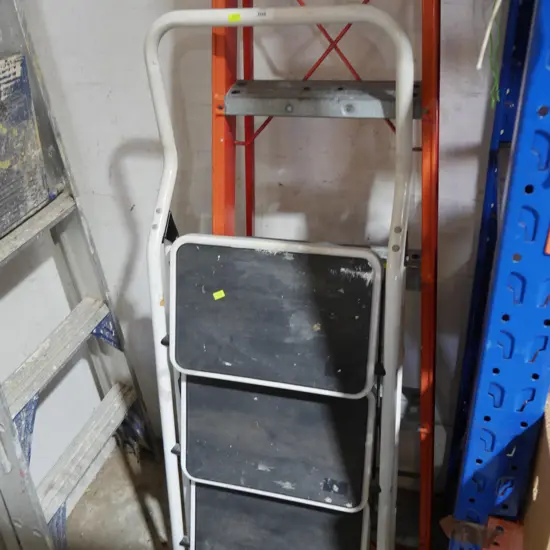 Step ladder