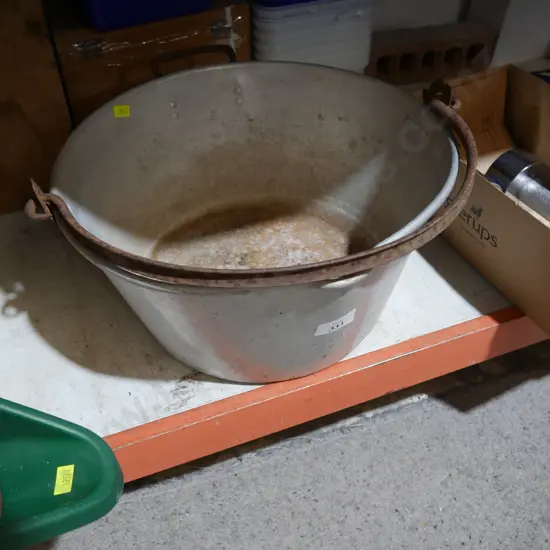 Jam pan