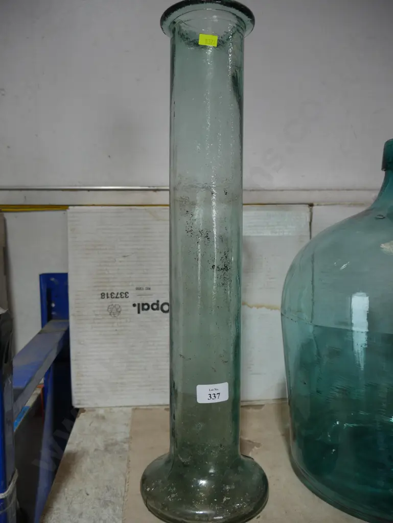Tall glass vase Image 1++