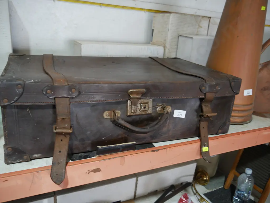 Vintage suitcase Image 1++