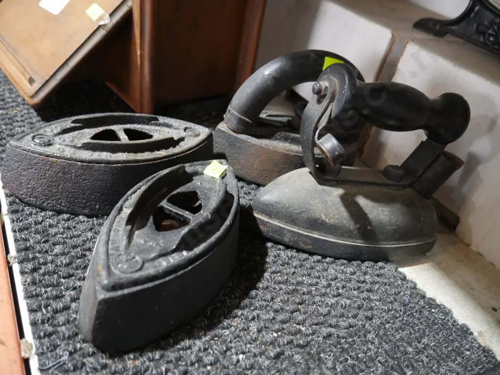 Sad irons Image 1++