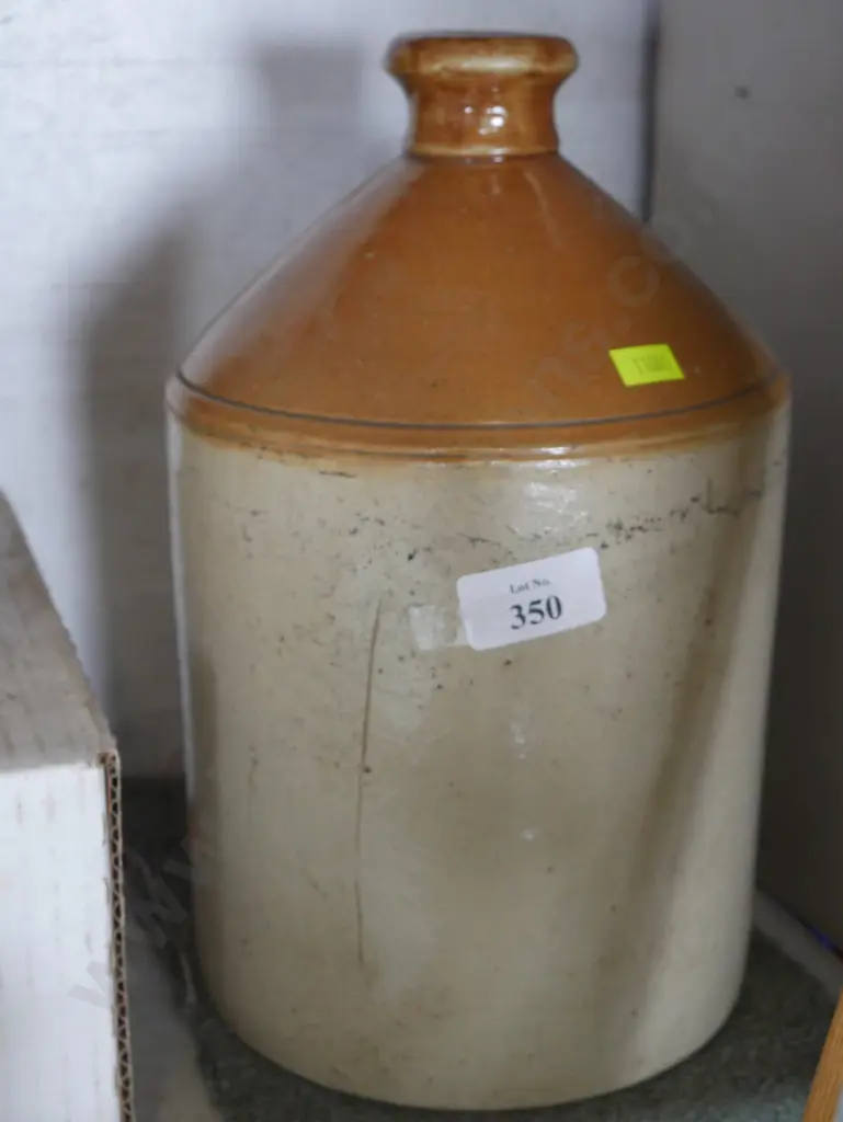 Stoneware jar Image 1++