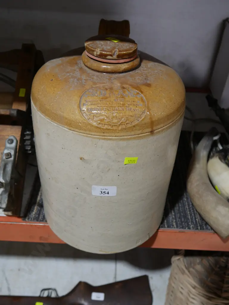 Stoneware jug Image 1++