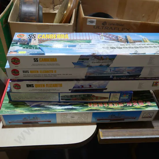 Assorted kitset models