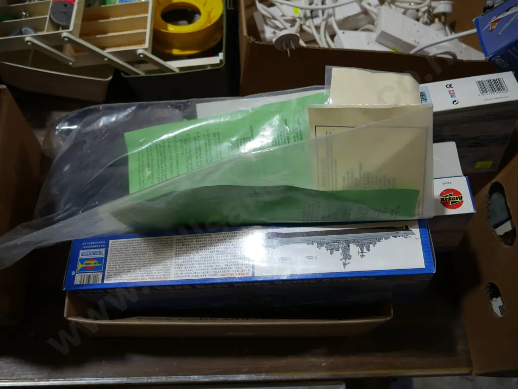 Assorted kitset ship models Image 1++
