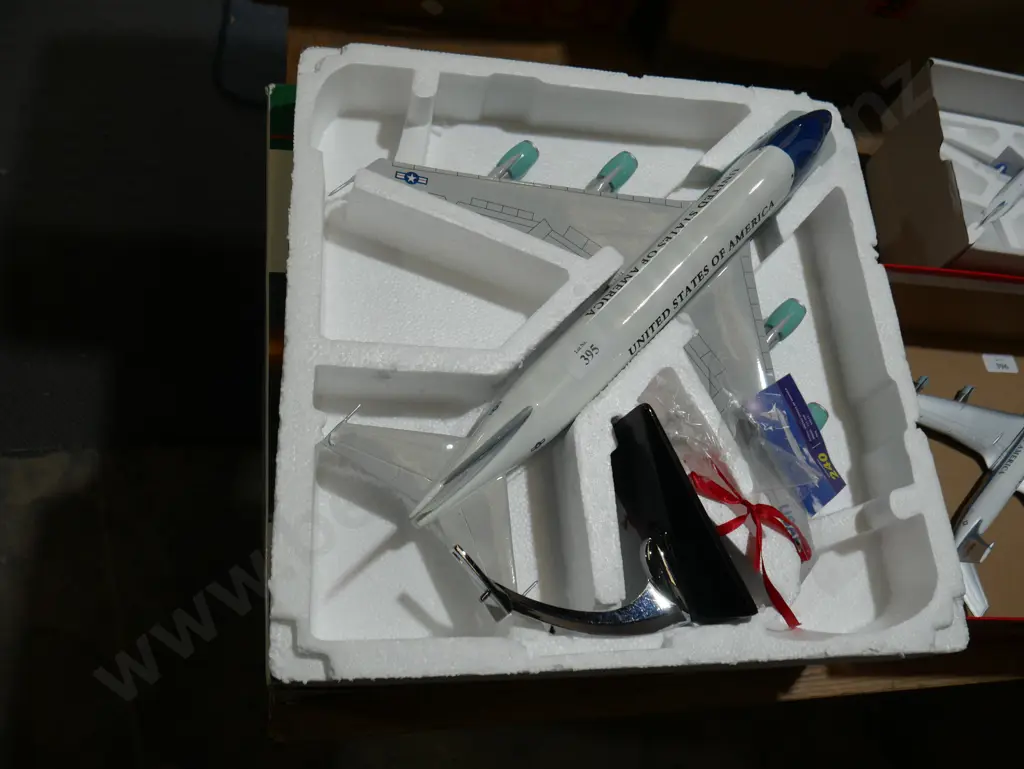 Model aircraft Image 1++