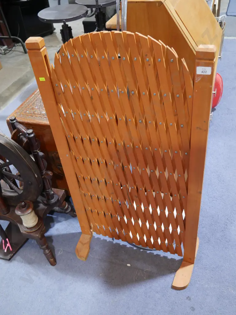 Extendable wooden screen Image 1++