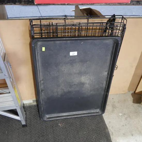 Folding pet crate