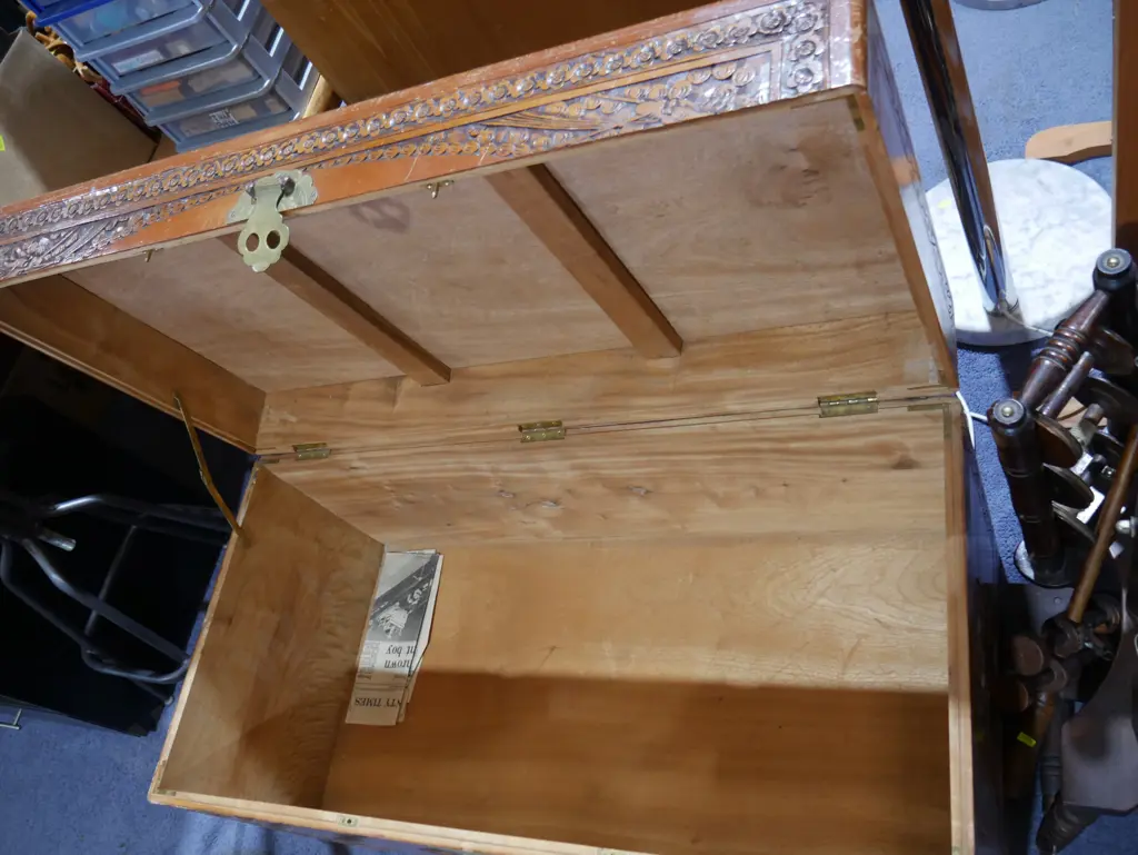 Camphor chest Image 1++