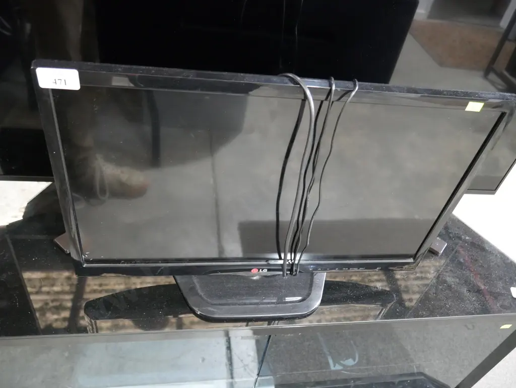 LG 24-in TV Image 1++