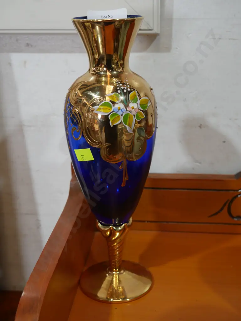 Venetian glass vase Image 1++