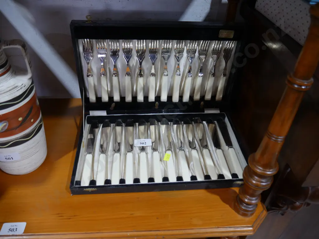 Cased cutlery set Image 1++