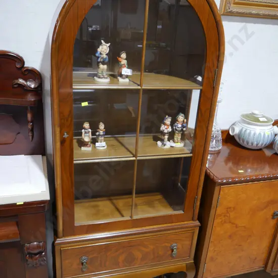 Arched top display cabinet