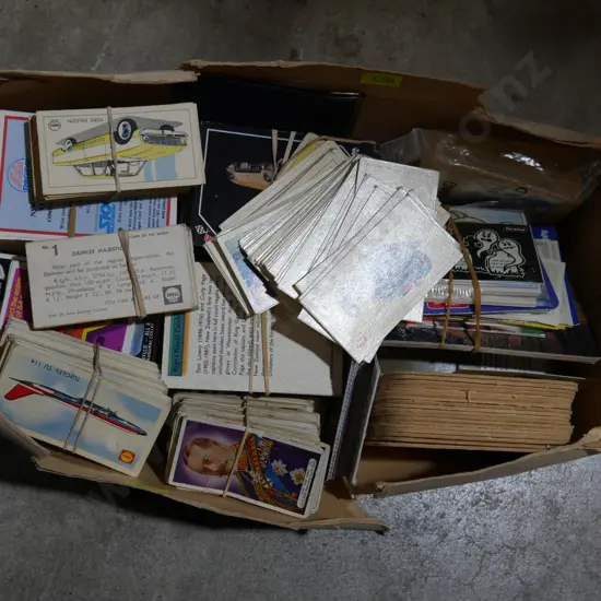 Assorted cigarette cards etc