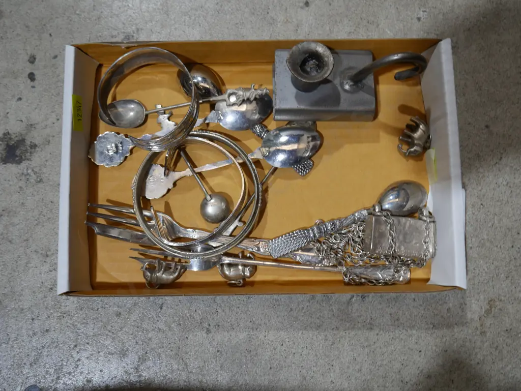 Assorted silver items Image 1++