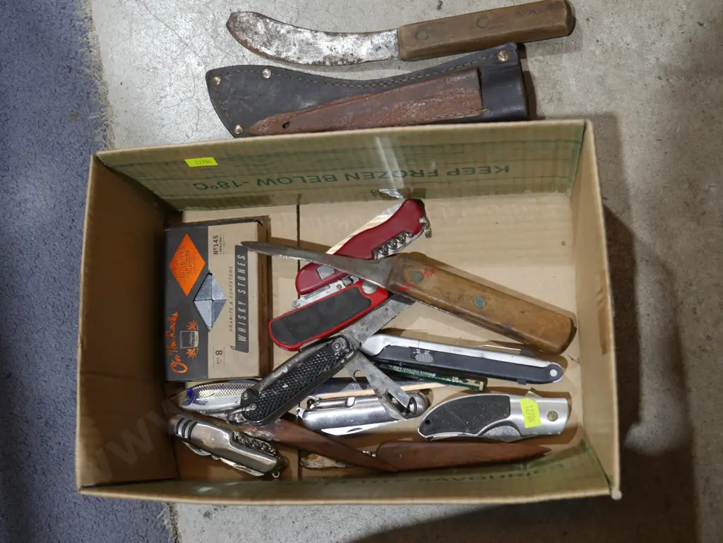 Assorted knives Image 1++
