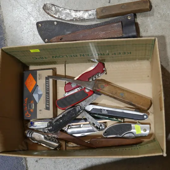 Assorted knives