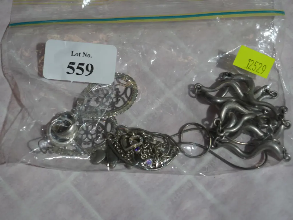 Assorted silver jewellery Image 1++