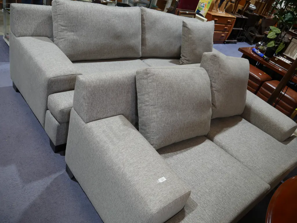 Two-piece grey fabric lounge suite Image 1++