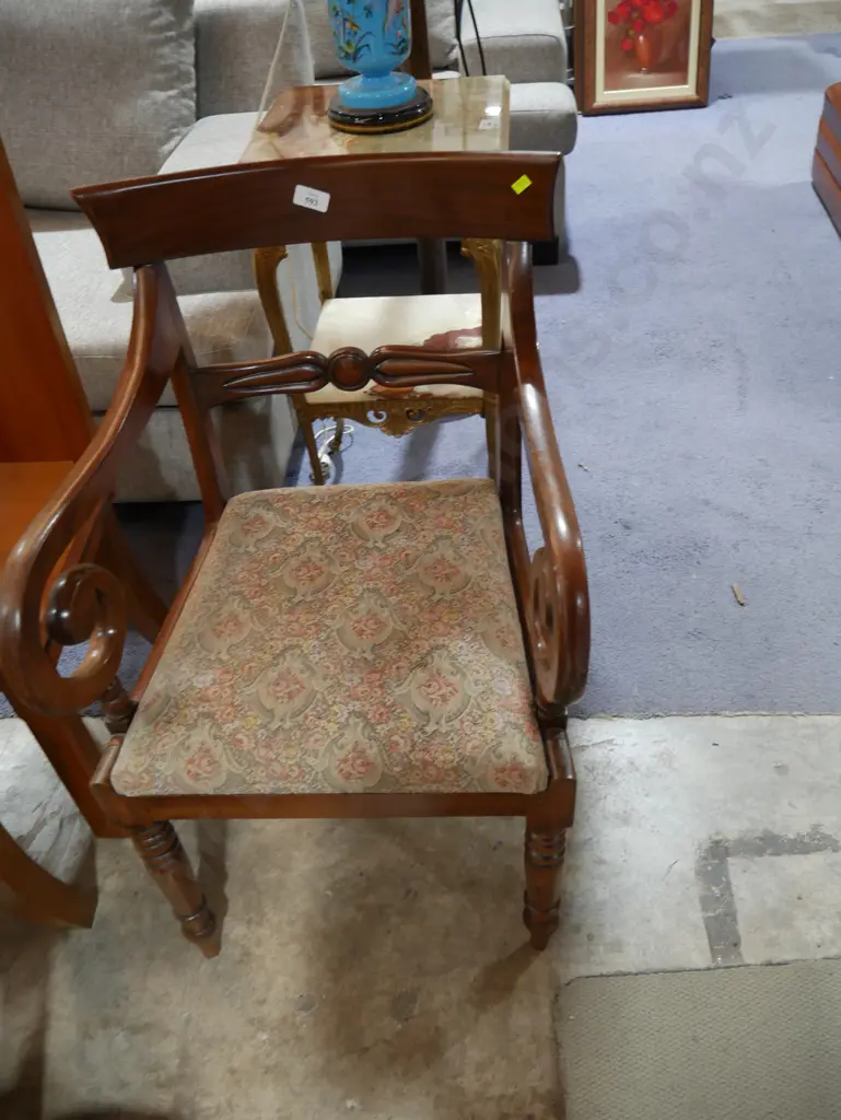Elbow chair Image 1++