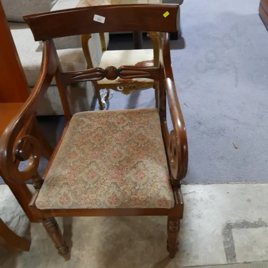 Elbow chair