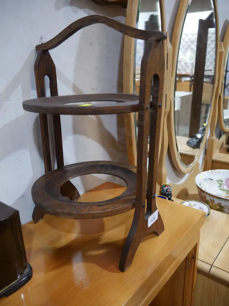 Wooden plate stand Image 1++
