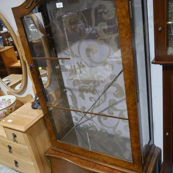 Display cabinet