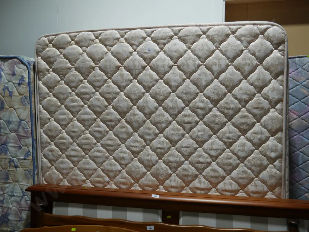 Queen bass and mattress Image 1++