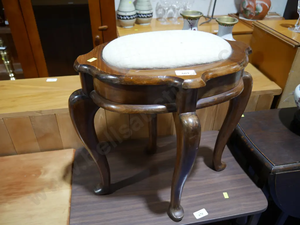 Wooden stool Image 1++