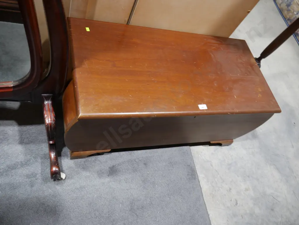 Wooden trunk Image 1++
