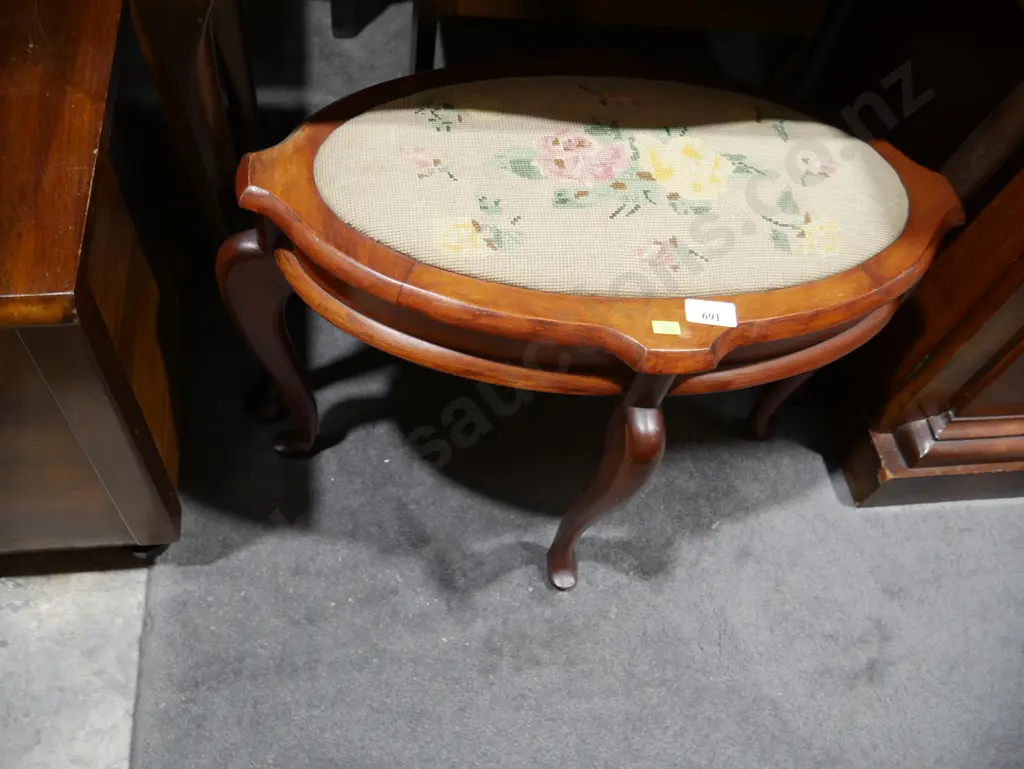 Vanity stool Image 1++