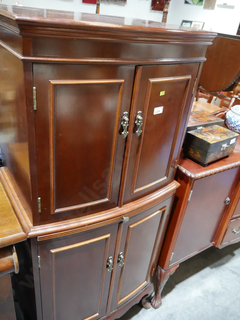 Mahogany drinks cabinet Image 1++