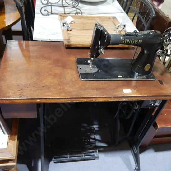 Singer sewing machine and table