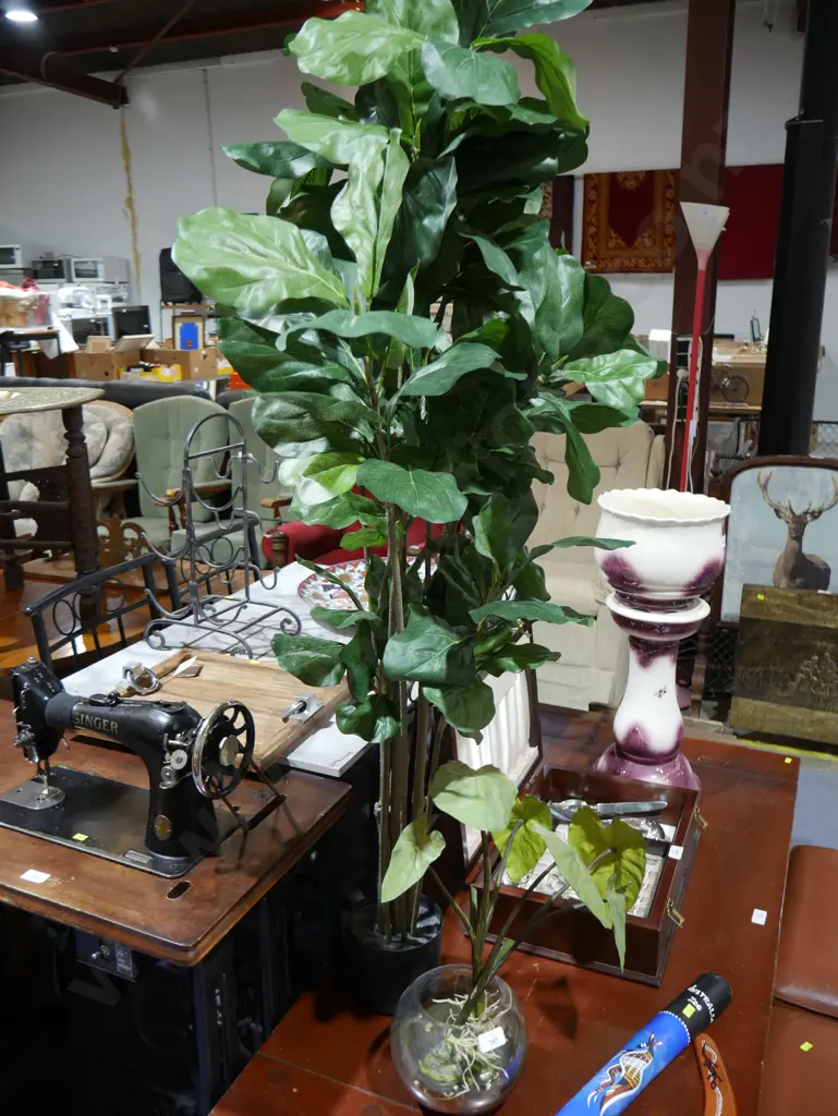 2 artificial plants Image 1++