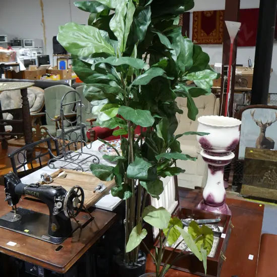 2 artificial plants