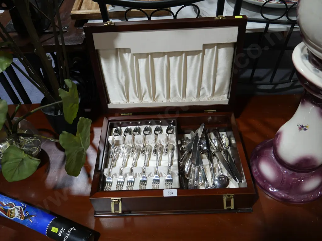 Cased cutlery set Image 1++