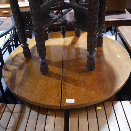 Round oak table