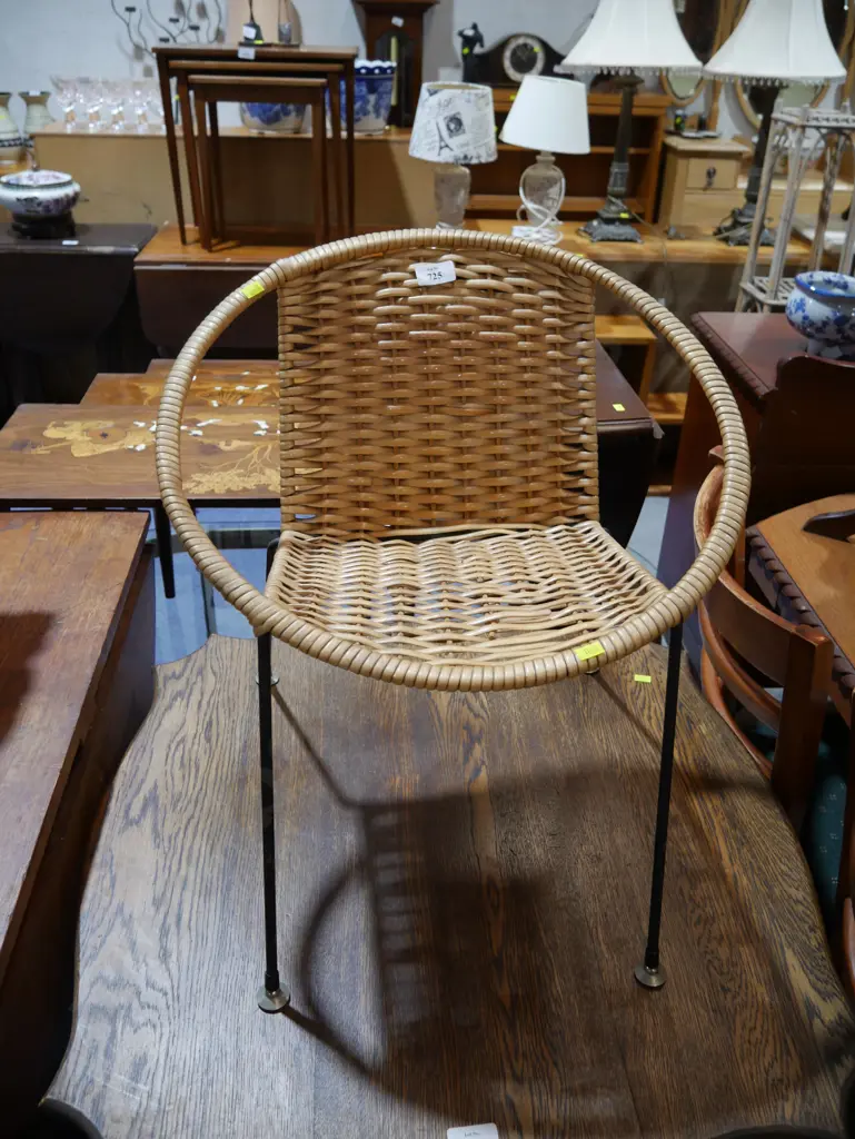 Small wicker chair Image 1++