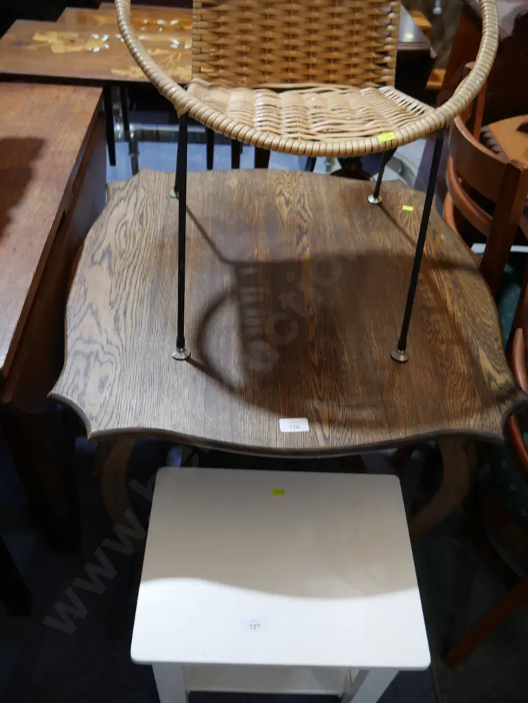 Oak occasional table Image 1++