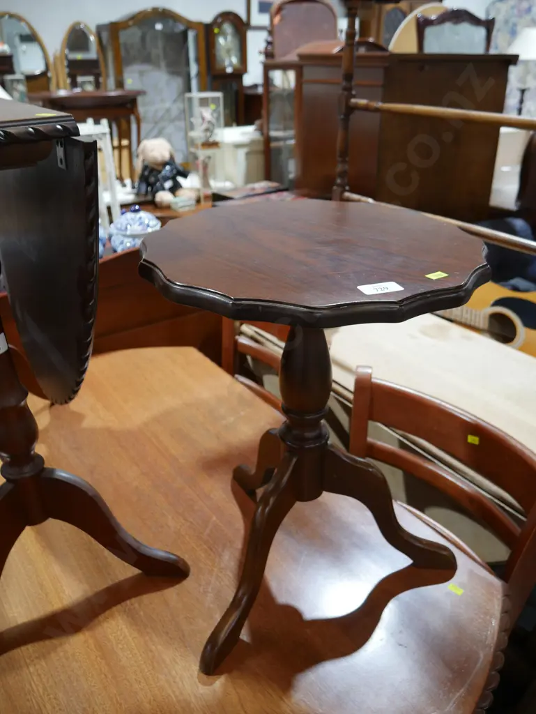 Wine table Image 1++