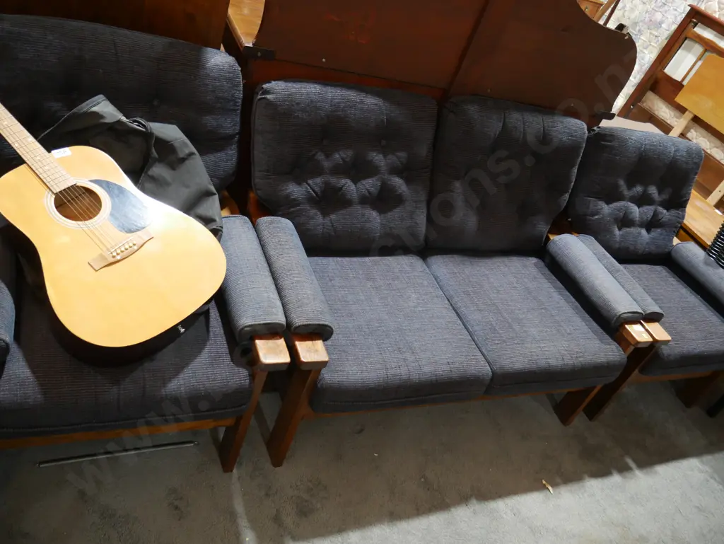 Three-piece lounge suite Image 1++
