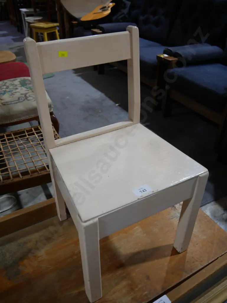 Small wooden chair Image 1++