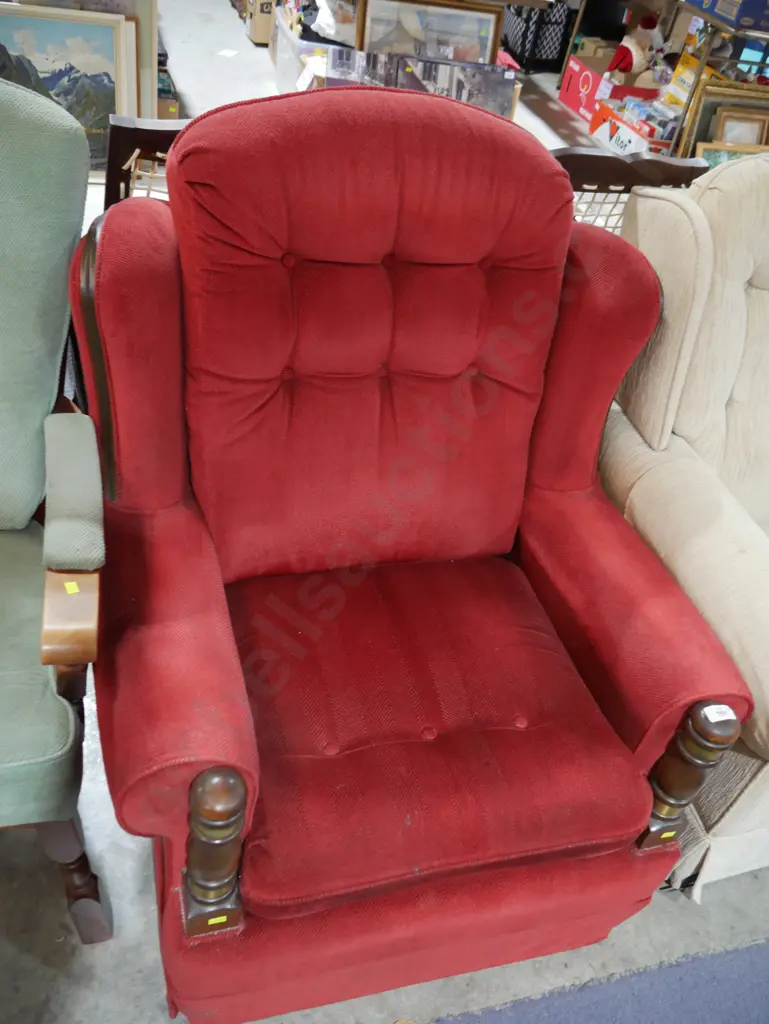 Red armchair Image 1++